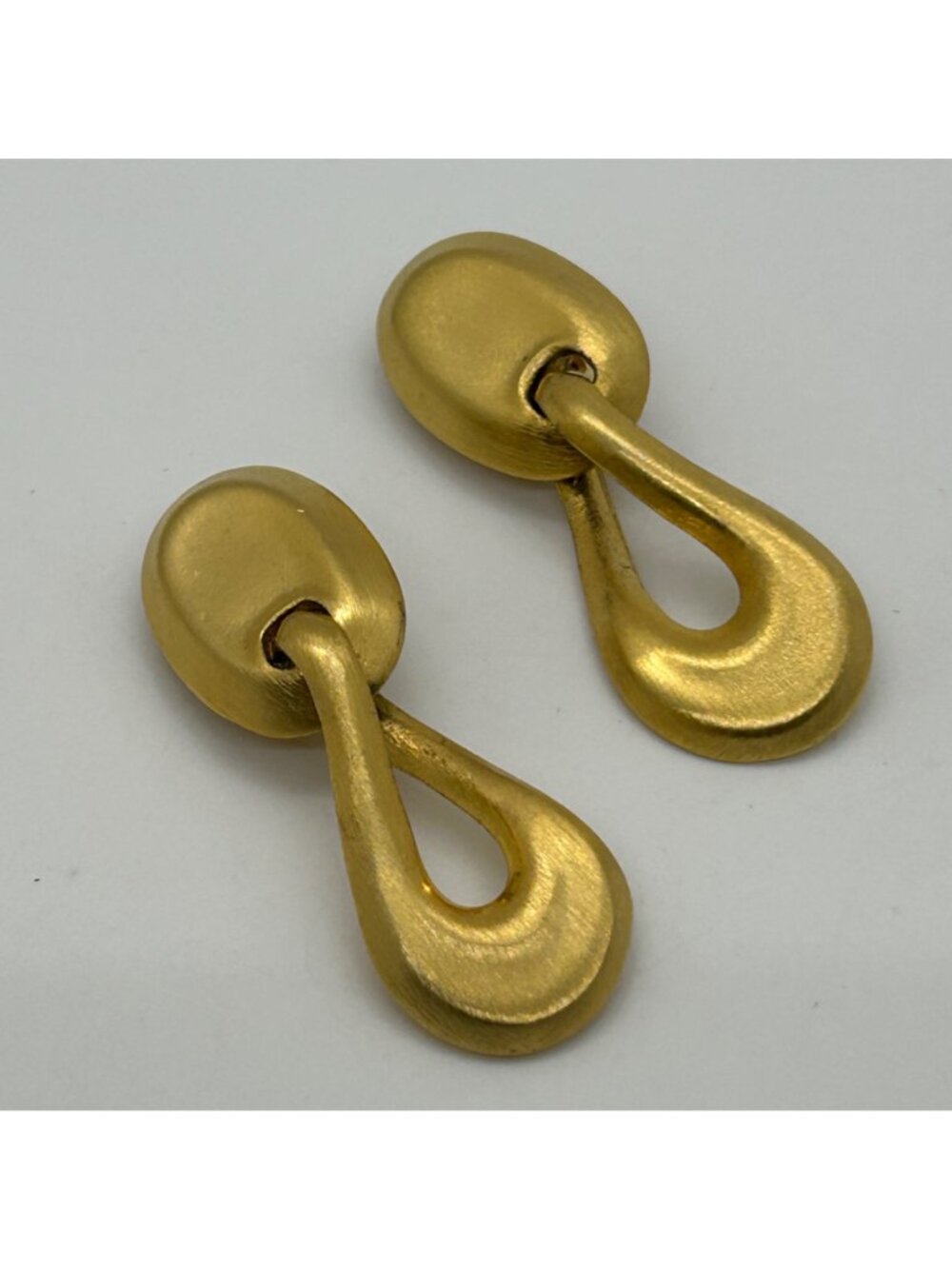 Vintage Teardrop Dangle Clip-On Earrings Gold Tone Brushed Modernist Statement - Picture 3 of 9